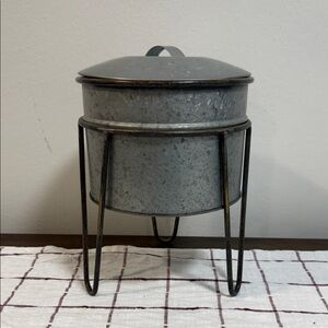 NWT Better Home and Gardens Galvanized Pot with Stand and Lid